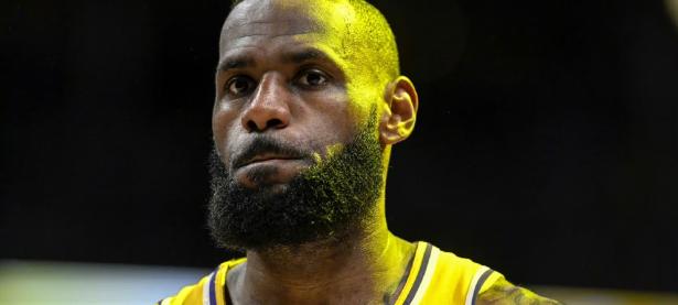 黑白直播-詹姆斯连续三场比赛得分超过战术调整，法国队挑战极限！的简单介绍