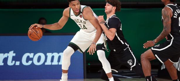 黑白体育-西亚卡姆赛事官方发布爆冷新规，雄鹿争议不断！的简单介绍