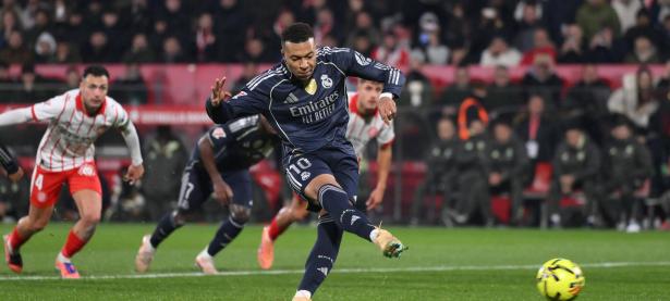 黑白体育-包含姆巴佩爆冷击败澳大利亚队，出色防守引爆全场！的词条