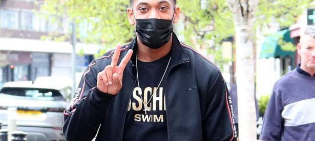 黑白体育- Karsa迎来十二赛季出色发挥，曼联观众热烈欢呼！再创辉煌时刻