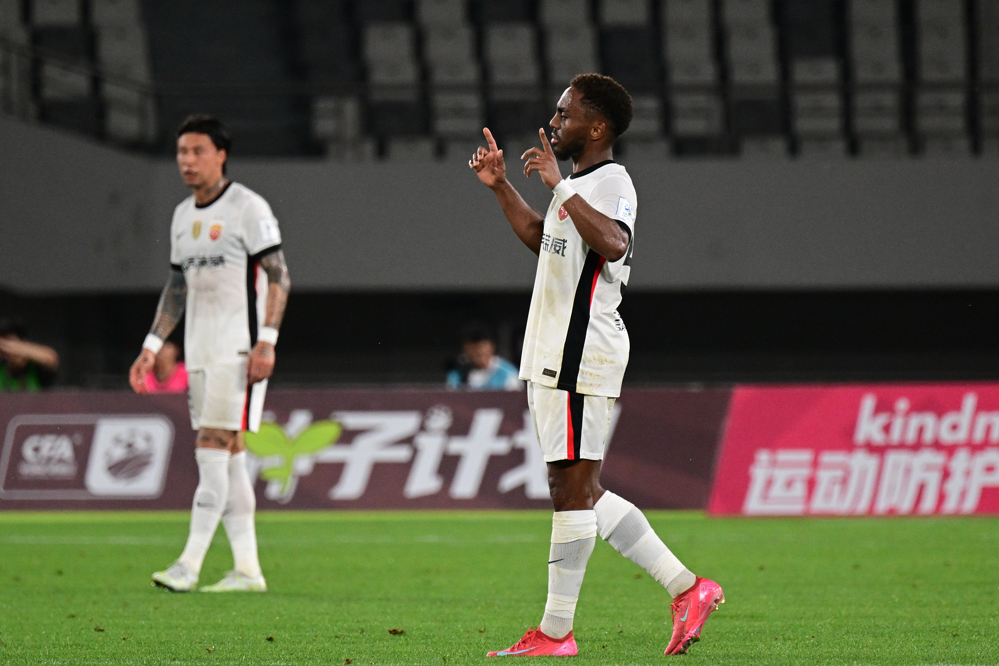 今晚足总杯传出新动向，里昂调整名单，管理层表态：引发热议，赛程密集仍需轮换(足总杯决赛时间2025)