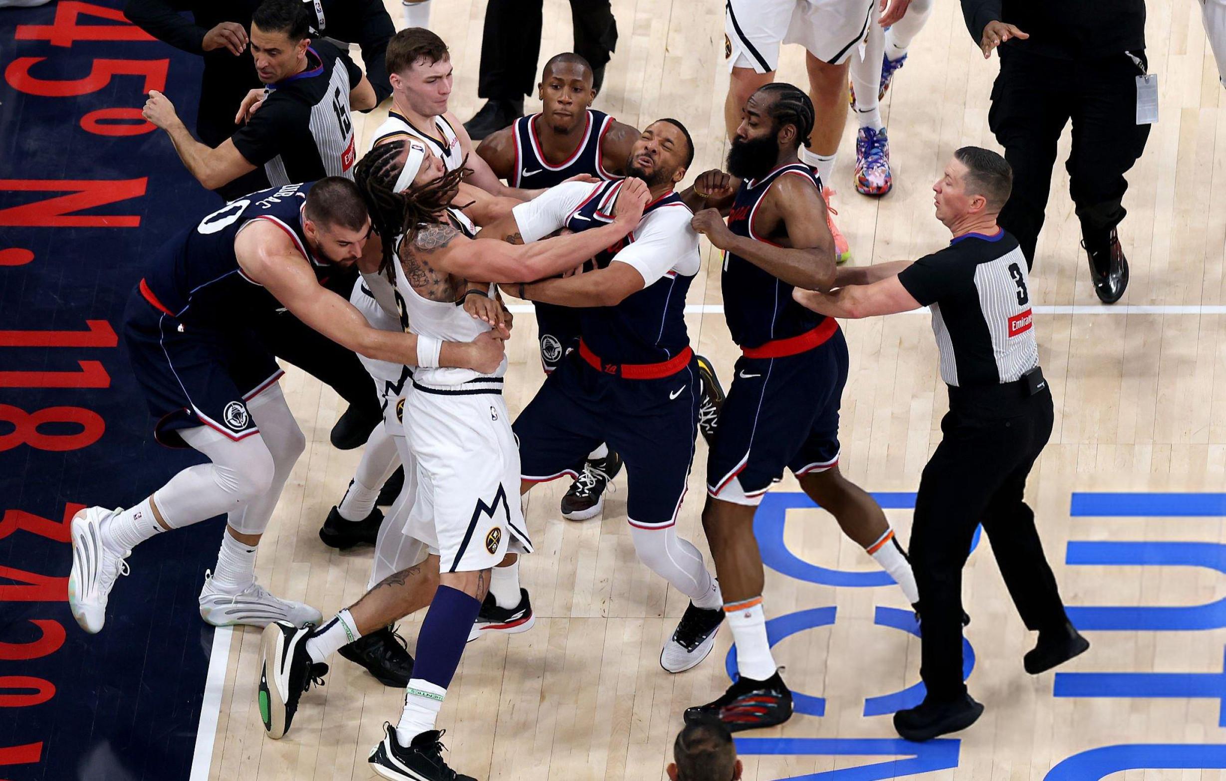 今晨迈阿密热火备战NBA季后赛；刷新队史纪录细节曝光；质疑声仍在；心理建设被强调的简单介绍